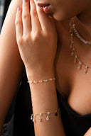 Altın Işıltılı ve kristal taş detaylı 925 ayar gümüş bileklik 62