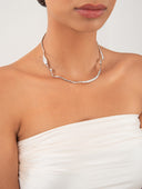 Gümüş Kıvrımlı formda ışıltı detaylı 925 ayar gümüş kolye 174