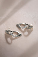 Gümüş Kıvrımlı ve kristal taş detaylı 925 ayar gümüş küpe 36