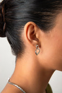 Gümüş Kıvrımlı ve kristal taş detaylı 925 ayar gümüş küpe 36