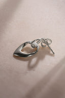 Gümüş Kıvrımlı ve kristal taş detaylı 925 ayar gümüş küpe 36