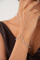 Gümüş Zarif zincir ve bilek kısımlarında kristal taş detaylı 925 ayar gümüş şahmeran 103