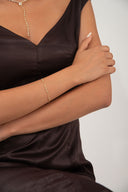 Altın Kristal taş dizlimi ve ince zincir detaylı 925 ayar gümüş bileklik 121