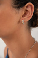 Altın Geometrik formlu ve kristal taş detaylı 925 ayar gümüş küpe 102