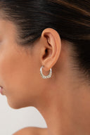 Altın Kabartma detaylı geometrik formlu 925 ayar gümüş küpe 130