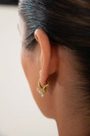 Altın Kavisli ve sallantılı kristal taş detaylı 925 ayar gümüş küpe 140