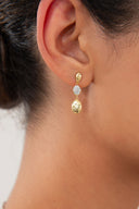 Altın Oval ve parlak yüzeyli ortada kristal taş detaylı 925 ayar gümüş küpe 159