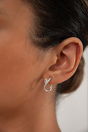 Gümüş Kristal taş ve kavisli form detaylı 925 ayar gümüş küpe 95