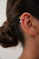 Altın Kristal taş detaylı 925 ayar gümüş kıkırdak küpe 97