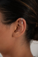 Gümüş Kristal ve damla taş detaylı mini 925 ayar gümüş kıkırdak küpe 98