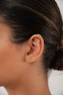 Altın Kristal ve damla taş detaylı mini 925 ayar gümüş kıkırdak küpe 98