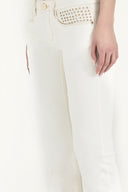 Beyaz Kemer ve metal aksesuarlı denim pantolon 40850