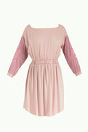 Pembe Nakışlı beli lastikli viskon mini  elbise 92096