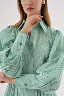 Yeşil Balon kol büzgülü kristal taş detaylı gömlek elbise 94546