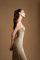 Bej Askılı vücuda oturan uzun elbise 94689