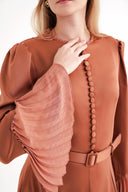 Tarçın Vücuda oturan plise detaylı uzun elbise 94704