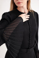 Siyah Vücuda oturan plise detaylı uzun elbise 94704